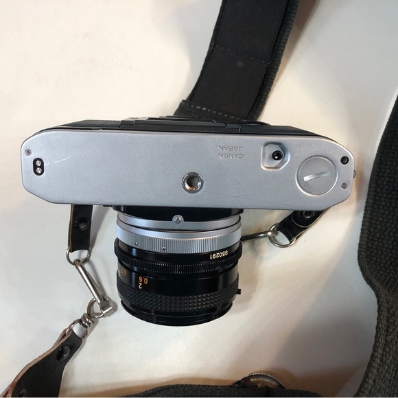 Vintage Canon AE-1 w/ 50mm Lens, ZYKKOR Flash, Canon FD 100-200/5.6 Zoom etc. - Picture 7 of 13